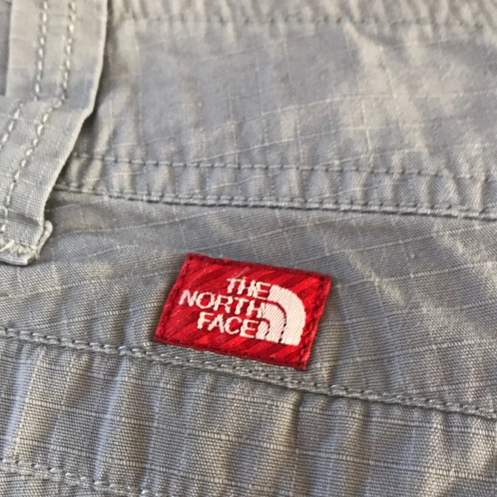 The North Face cargo capri pants, Women's Size 8, Light Gray color - Picture 2 of 15